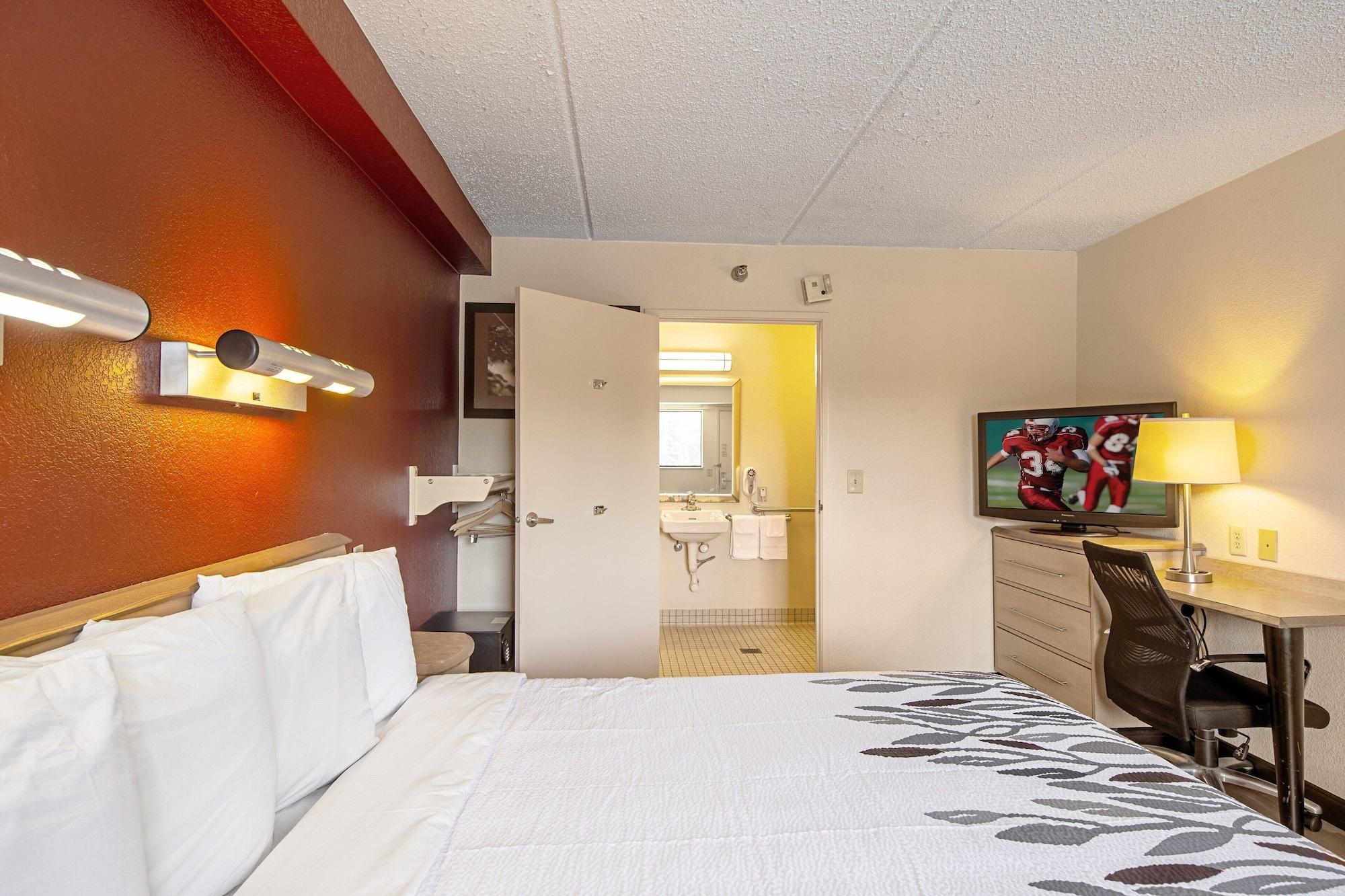 Red Roof Inn Pittsburgh North Cranberry Township Exterior photo